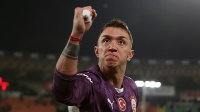 Fernando Muslera yeni takımını açıkladı: Çok heyecanlıyım