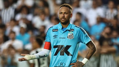Neymar, Santos'la sözleşmesini uzattı