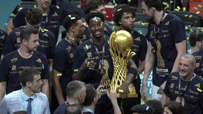 Bakan Bak'tan şampiyon Fenerbahçe Beko'ya tebrik mesajı