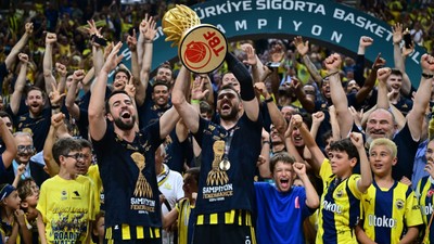 Fenerbahçe Beko, Beşiktaş Fibabanka'yı 4-1 yenerek şampiyon oldu