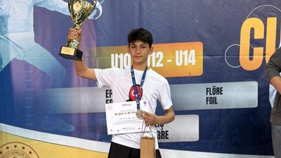 Suer Bulut Aras Saydut Van'ın ilk milli eskrim sporcusu oldu