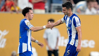 Dün Porto satış listesine koydu bugün Fenerbahçe talip oldu