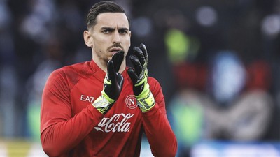 Napoli, kalecisi Alex Meret'in sözleşmesini uzattı