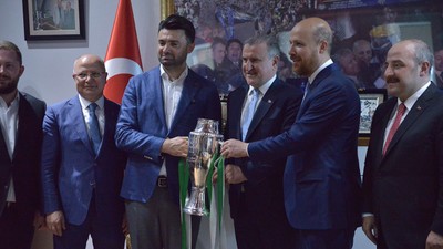 Bakan Bak: Bursaspor'u, Süper Lig'de görmek istiyoruz