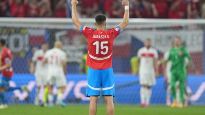 David Jurasek AEK'nın kapısından döndü: Beşiktaş'a gitmelisin