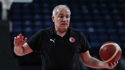 A Milli Kadın Basketbol Takımı başantrenörü Ekrem Memnun, hedeflerine ulaştıklarını belirterek oyuncuların çabalarının karşılıksız kalmamasından dolayı mutlu