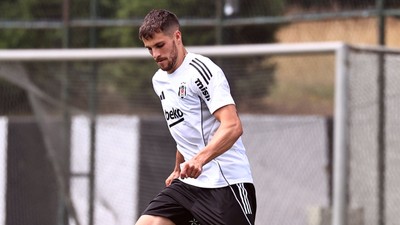 David Jurasek Beşiktaş'taki ilk antrenmanına çıktı