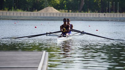 Gençler Türkiye Kürek Kupası'nda yarışacak sporcular, Meriç Nehri'nde antrenmanlarını sürdürüyor