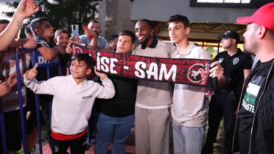 Samsunspor'un yeni transferi Antoine Makoumbou kente geldi
