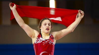 Milli güreşçi Beyza Nur Akkuş, 20 yaş altında Avrupa şampiyonu oldu