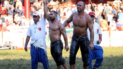 664. Tarihi Kırkpınar Yağlı Güreşleri'nde favori pehlivanlardan Ali Gürbüz elendi