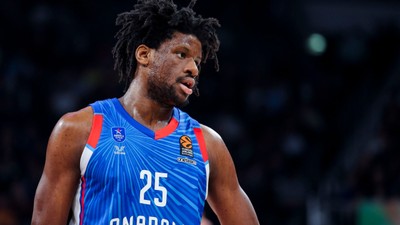 Anadolu Efes, ABD'li basketbolcu Daniel Oturu ile yollarını ayırdı