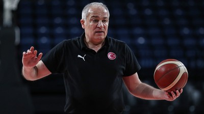 A Milli Kadın Basketbol Takımı'nda başantrenör Ekrem Memnun dönemi sona erdi
