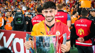 Galatasaray'da sürpriz imza! Ayrılıyor derken sözleşmesi uzuyor