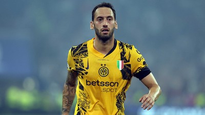 Hakan Çalhanoğlu'nun babası paylaştı: Geliyoruz!