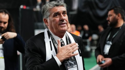 Ellerini ovuşturdu bekliyor: Alın yerli statüsünde oynatın
