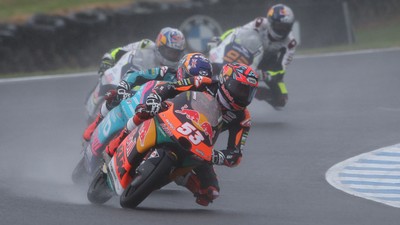 Milli motosikletçi Deniz Öncü, Dünya Moto2 Şampiyonası'nın Almanya yarışını kazandı