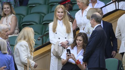 Wimbledon'a ünlü akını! Tribündeki hareketleriyle dikkat çekti