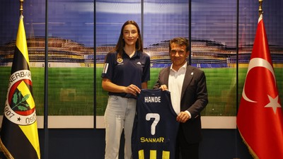 Milli voleybolcu Hande Baladın resmen Fenerbahçe'de!