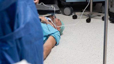 Serdar Dursun eşi doğum yaparken baygınlık geçirdi!
