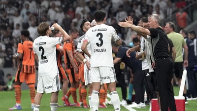 Beşiktaş tribünlerinden protesto ve Sergen Yalçın sesleri