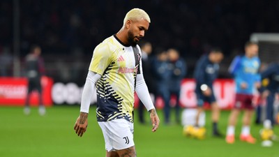 Jose Mourinho Juventus'un yıldızı Douglas Luiz'i istiyor!