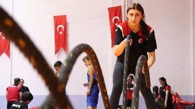 Ahıska Türkü güreşçi Elmira, Türkiye'yi olimpiyatlarda temsil etmek için yoğun çalışıyor