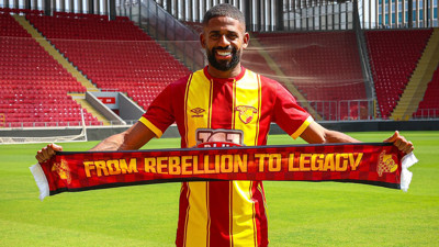 Göztepe'de Teixeria imzayı attı