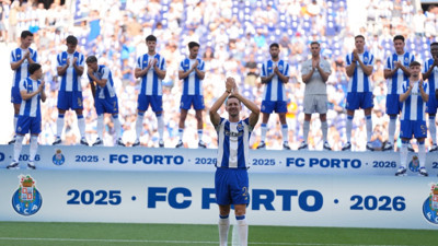 Porto 34'lük forvetini taraftarına duyurdu