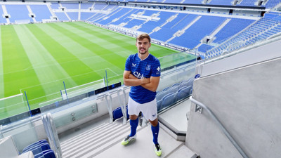 Everton Kiernan Dewsbury-Hall'u kadrosuna kattı