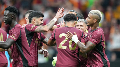 Galatasaray'da 2 futbolcu forma numarasını değiştirdi