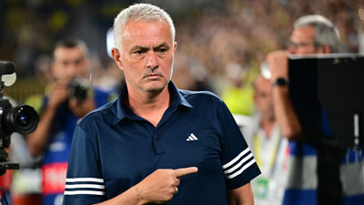 Jose Mourinho ilk yarı bitmeden gündem oldu! 43. dakikada...