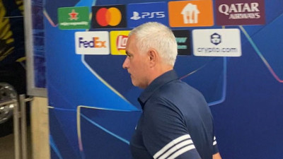 Mourinho ve futbolcular Kadıköy'den böyle çıkış yaptı