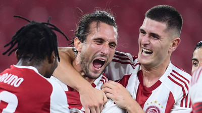 Yuzuf Yazıcı uzaklardan harika bir gol attı