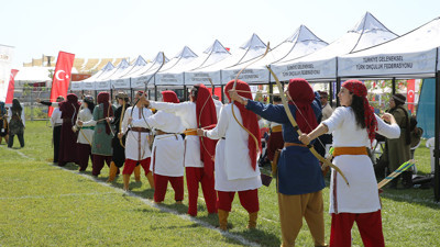 Malazgirt'te 217 sporcu, Sultan Alparslan'ın anısına ok attı