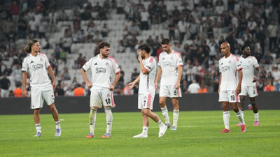 Beşiktaşlı futbolcular başka bir çıkıştan otobüse bindi