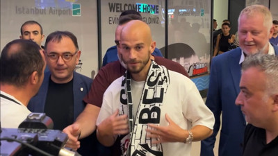 Vaclav Cerny İstanbul'a geldi, kartal pozu verdi