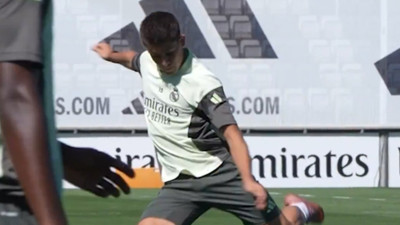 Arda Güler antrenmanda kaleye füze yolladı!