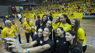 VakıfBank, Bosna Hersek'te 38 voleybol okuluyla iş birliği anlaşması yaptı