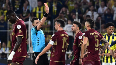 Kerem'e faulü sonrası Okay Yokuşlu kırmızı kart gördü