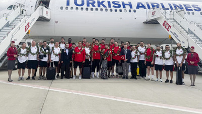 EuroBasket'e damga vuran 12 Dev Adam yurda döndü!
