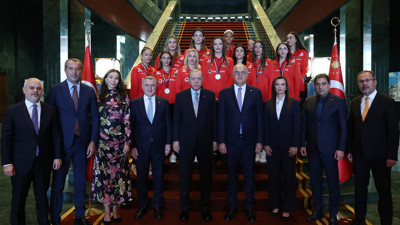 Cumhurbaşkanı Erdoğan, A Milli Kadın Voleybol Takımı'nı kabul etti