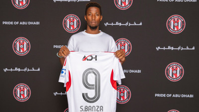 Simon Banza, Ravil Tagir ve Nebil Fekir'in yanına gitti