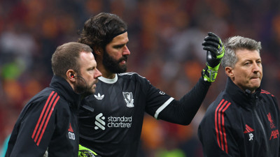 Galatasaray maçında sakatlanan Alisson Becker'in son durumu belli oldu