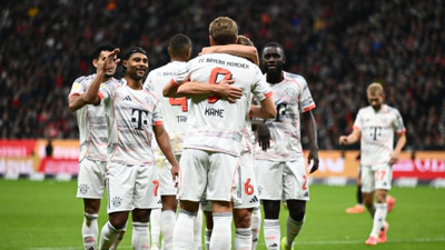 Bayern Münih, Frankfurt'a 3 attı