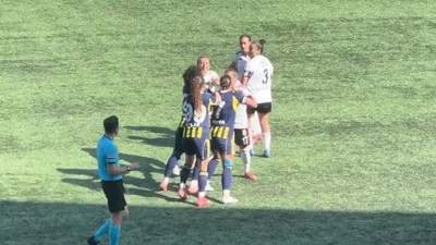 Beşiktaş-Fenerbahçe derbisinde sinirler gerildi! İşte o anlar...