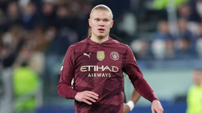 Jamie Carragher, Erling Haaland'ı 'en büyük golcü' olarak nitelendirdi