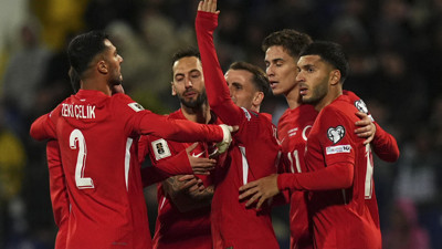 Hakan Çalhanoğlu, A Milli Takım'da 100 maça çıktı
