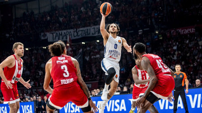 Anadolu Efes, Olympiakos'u devirdi
