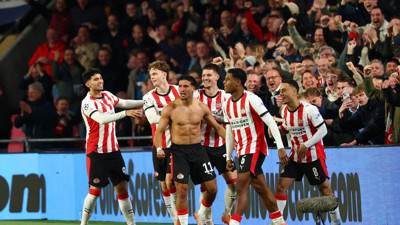 PSV, Napoli'yi dağıttı